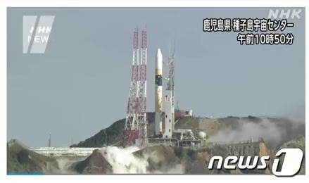 일본의 정보 수집 위성을 탑재한 H2A 로켓 46호기가 지난달 26일 가고시마현의 다네가시마 우주센터에서 발사됐다.(NHK 보도 갈무리)
