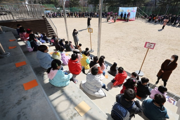 서울 한 초등학교 입학식 전경./연합뉴스