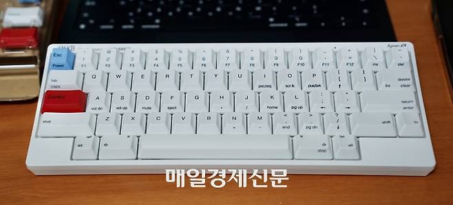 Esc, Control키의 키캡을 교체한 모습.