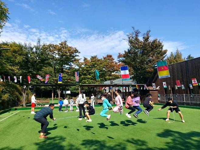 지난해 마을공동체 공모사업에 참가한 응봉스카이캐슬팀, 다양한 교육, 문화체험 프로그램 운영을 통한 공동육아 사업을 진행했다.