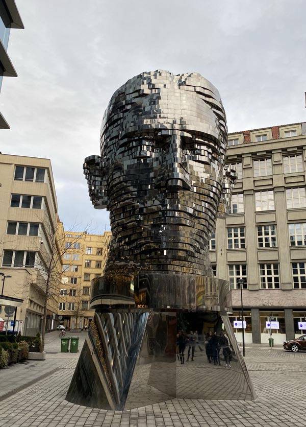 다비드 체르니의 작품 ‘카프카’.