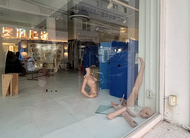 팝업스토어 운영을 종료하고 철수 중인 성수동의 한 팝업 공간. /김은영 기자