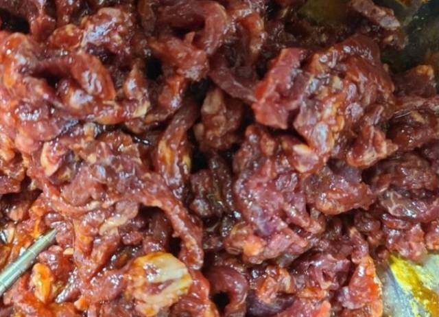 이커머스 업체 A사에 올라온 육회 후기 사진. 온라인 커뮤니티 캡처