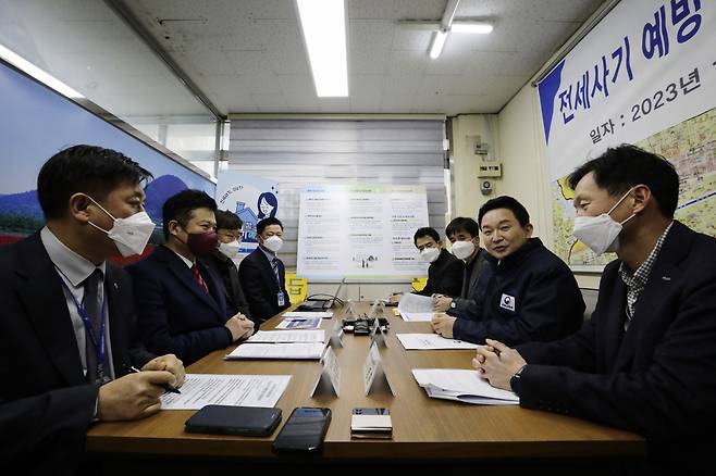 원희룡 국토교통부 장관이 1월 29일 강서구 화곡동 한 중개사무소에서 전세사기 근절 방안에 대해 발언하고 있다. [연합]