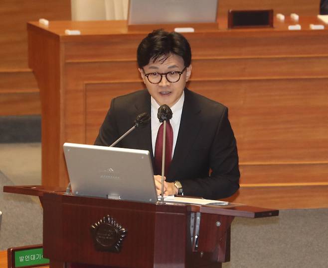 한동훈 법무부 장관이 6일 오후 서울 여의도 국회에서 열린 대정부 질문에 참석해있다. 뉴시스