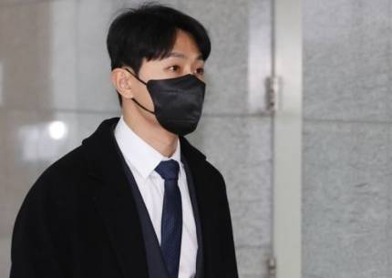 쇼트트랙 국가대표 출신의 빅토르 안(한국명 안현수)이 지난달 12일 오후 경기 성남시 중원구 성남시청에서 열린 ‘성남시청 빙상팀 코치직 공개채용 면접’에 참석하기 위해 대기실로 입장하고 있다.&nbsp;(출처 : 동아일보)