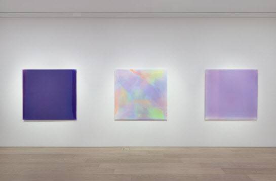 ‘리플렉션 앤 리프랙션’ 전시 전경(사진=리만머핀 서울).