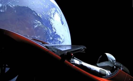 5년째 우주여행 중인 스타맨과 로드스터. 〈사진=스페이스닷컴〉