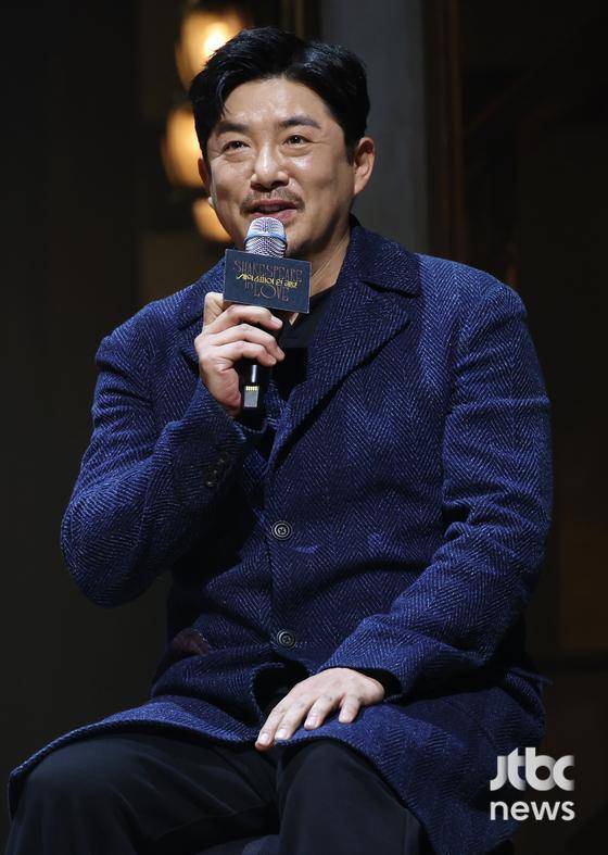 7일 오후 서울 서초구 예술의전당 CJ토월극장에서 연극 '셰익스피어 인 러브' 기자간담회가 열렸다.   배우 송영규, 임철형, 정소민, 채수빈, 김유정, 정문성, 이상이, 김성철이 참석했다.   박세완 엔터뉴스팀 기자 park.sewan@jtbc.co.kr (콘텐트비즈니스본부)