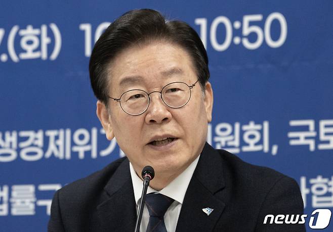 이재명 더불어민주당 대표가 7일 오전 서울 강서구 전세피해지원센터에서 열린 전세사기피해 재발방지대책 마련을 위한 현장간담회에서 발언을 하고 있다. 2023.2.7/뉴스1 ⓒ News1 이재명 기자