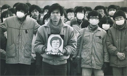 우리나라 민주화의 기폭제가 된 박종철고문치사사건 당시 이진강 중수부 1과장은 박군이 경찰로부터 고문으로 숨진 사실을 언론에 확인해주었다.  /출처=나무위키