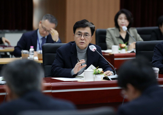 2024년 정부예산 확보 추진전략 보고회에 참석한 김태흠 충남지사. 사진=충남도 제공
