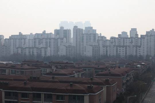 노후계획도시 정비 특별법 발표로 1기 신도시의 정비사업 기대감이 높아졌다. 사진은 경기도 고양시 일산 신도시 일대.



<사진=연합뉴스>