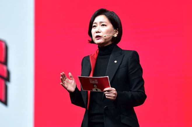 국민의힘 최고위원 후보들이 7일 서울 강서구 한 방송 스튜디오에서 비전 발표를 하고 있다. 위쪽부터 조수진, 정미경, 허은아 후보 연합뉴스