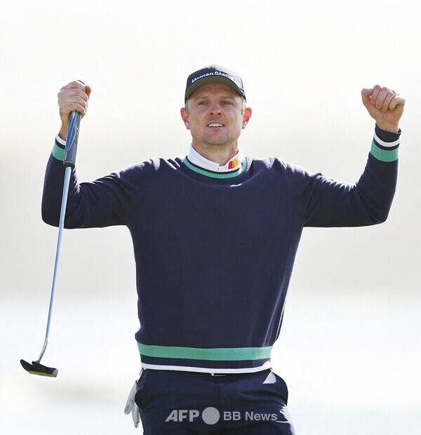 2023년 미국프로골프(PGA) 투어 AT&T 페블비치 프로암 우승자 저스틴 로즈가 우승을 확정하는 모습이다. 사진제공=ⓒAFPBBNews = News1