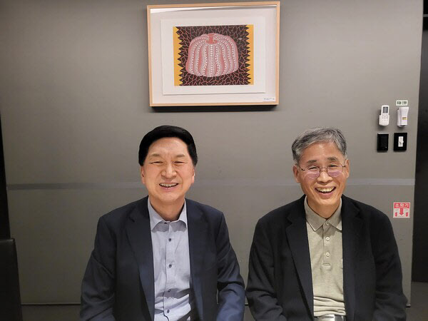 김기현 국민의힘 당대표 후보와 신평 변호사. 김 후보 SNS