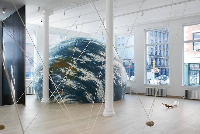 An installation view of "Seung-Taek Lee: Things Unstable" at Canal Projects in New York (Gallery Hyundai)