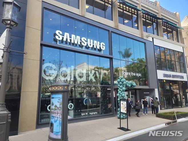 [로스앤젤레스=뉴시스]미국 로스앤젤레스(LA) 아메리카 앳 브랜드에 위치한 '삼성 익스피리언스 스토어 in LA'. (사진=윤현성 기자)