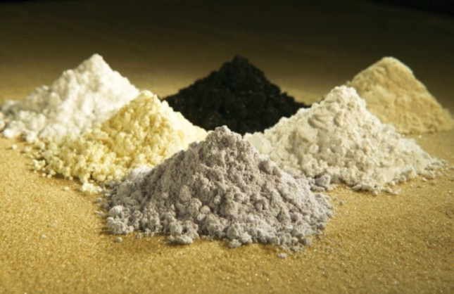 (왼쪽 상단부터 시계방향으로) 희토류 종류인 사마륨(samarium), 네오디뮴(neodymium), 란타넘(lanthanum), 가돌리늄(gadolinium), 세륨(cerium), 프라세오디뮴(praseodymium). / 사진=한국광해광업공단