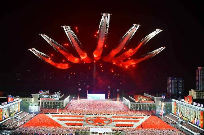 지난해 4월 25일 열린 북한 조선인민혁명군 창건 90주년 경축 열병식 모습. 사진=노동신문 캡처