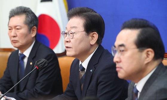 이재명 더불어민주당 대표가 8일 서울 여의도 국회에서 열린 최고위원회의에서 모두발언을 하고 있다. 뉴스1