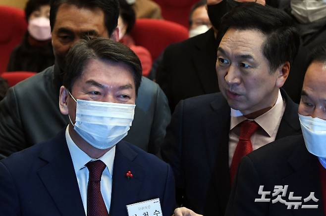 국민의힘 당권 경쟁에 뛰어든 안철수, 김기현 의원이 15일 오후 서울 양천구 해누리타운에서 열린 국민의힘 서울 양천갑 당원대회에 참석하고 있다. 황진환 기자