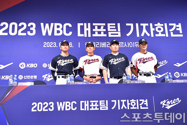 2023 대한민국 WBC 대표팀의 고우석, 이강철 감독, 양의지, 김하성(왼쪽부터) / 사진=DB