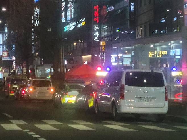 9일 오후 서울 지하철 4호선 미아역에서 폭발물 의심 신고가 접수돼 소방과 경찰이 출동했다. 사진 손성배 기자