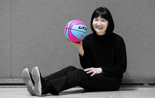 박찬숙 서울 ‘서대문구 직장인 여자농구단’ 감독. 그는 인터뷰에서 “카리스마 넘치는 무서운 대선배라고 생각할지 모르지만 부드럽고 따뜻한 지도자가 되기 위해 노력하겠다”고 말했다. 서성일 선임기자
