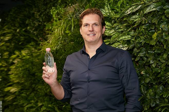 Loop Industries CEO Daniel Solomita holds an Evian bottle produced by the company's recycing technology after an interview with The Korea Herald at SK Jongno Tower, central Seoul, Tuesday. (SK Geocentric)