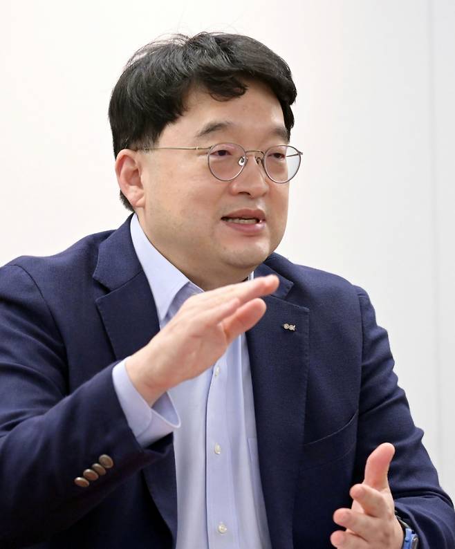 이우현 OCI 부회장이 지난 12월 헤럴드경제와 인터뷰하고 있다. 이상섭 기자