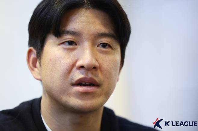 수원FC 박주호가 지난 7일 제주 서귀포의 빠레브호텔에서 취재진의 질문에 답하고 있다. 프로축구연맹 제공