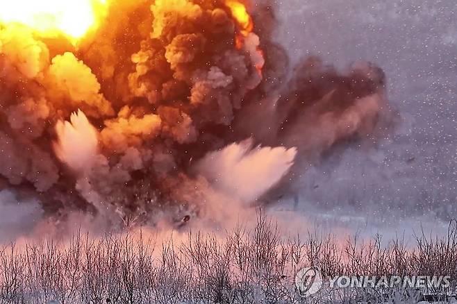 러시아군이 일으킨 폭발 [타스 연합뉴스 자료사진. 재판매 및 DB 금지]