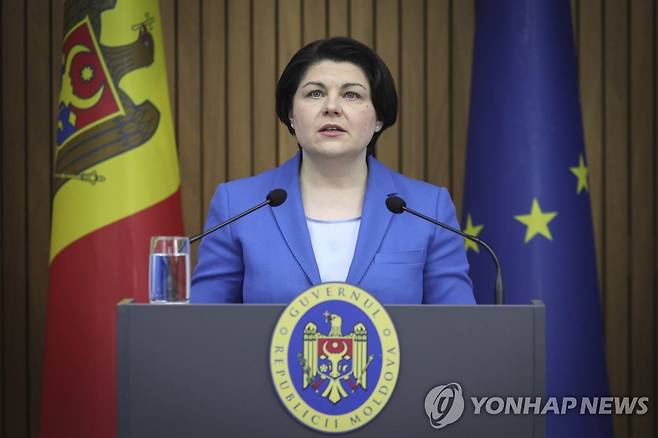 나탈리아 가브릴리타 몰도바 총리 (AP=연합뉴스) 나탈리아 가브릴리타 몰도바 총리가 10일(현지시간) 수도 키시너우에서 기자회견을 열고 사임을 발표했다. 2023.2.10. photo@yna.co.kr