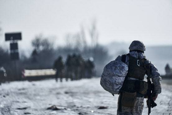 전투 위치로 향하는 군인들(사진=AP통신)