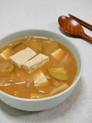 된장국에 두부, 양파 등을 넣으면 영양소 시너지효과를 낼 수 있다. [사진=게티이미지뱅크]