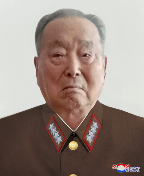 북한 전 인민무력성 고문 오극렬이 급성심장기능부전으로 지난 9일 9시 93살을 일기로 사망했다고 조선중앙통신이 11일 보도했다. 연합뉴스