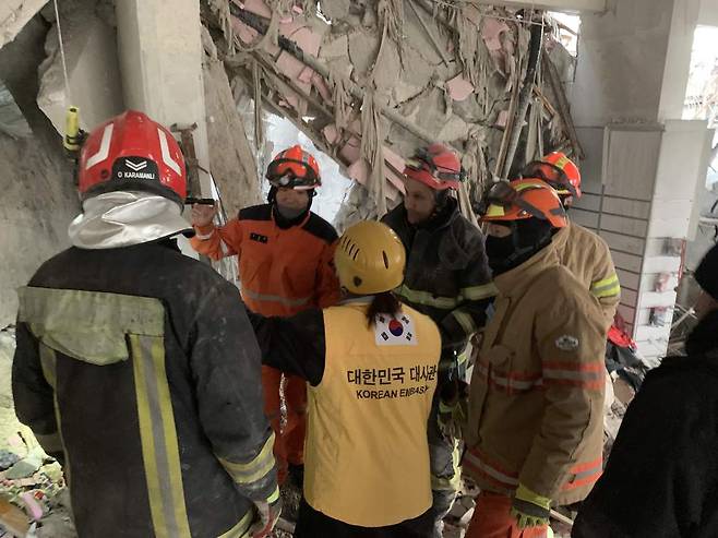 대한민국 긴급구호대(KDRT)가 11일(현지시간) 이날 오전부터 튀르키예 재난당국이 요청한 생존자 의심지역에서 수색 작전을 전개하고 있다. [KDRT 제공]