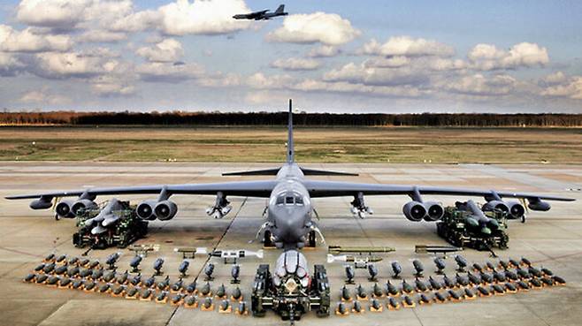 B-52 전략폭격기와 무장들