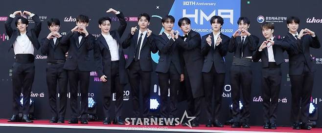 그룹 오메가엑스가 11일 오후 서울 송파구 잠실종합운동장 실내체육관에서 진행된 '30주년 한터뮤직어워즈 2022' 레드카펫 행사에 참석해 포즈를 취하고 있다. 2023.02.11 /사진=김창현 기자 chmt@