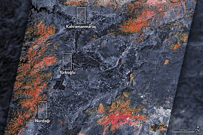 더 넓게 조망한 튀르키예 지진 주요 피해 지역 위성사진. NASA 지구관측소 제공