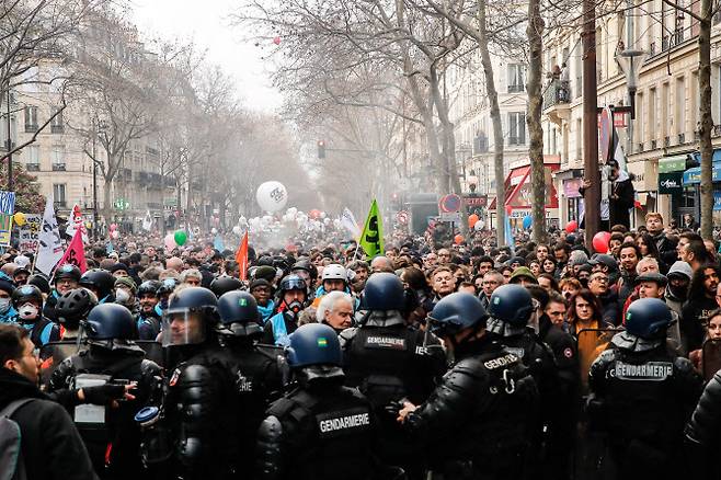 프랑스 파리에서 열린 연금 개혁 반대 4차 시위.(사진=연합뉴스)