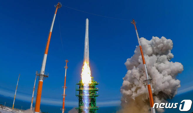 순수 국내기술로 제작된 한국형 최초 우주발사체 '누리호'(KSLV-Ⅱ)'가 지난해 6월21일 전남 고흥군 나로우주센터에서 발사되고 있다. 2022.6.21/뉴스1 ⓒ News1 사진공동취재단
