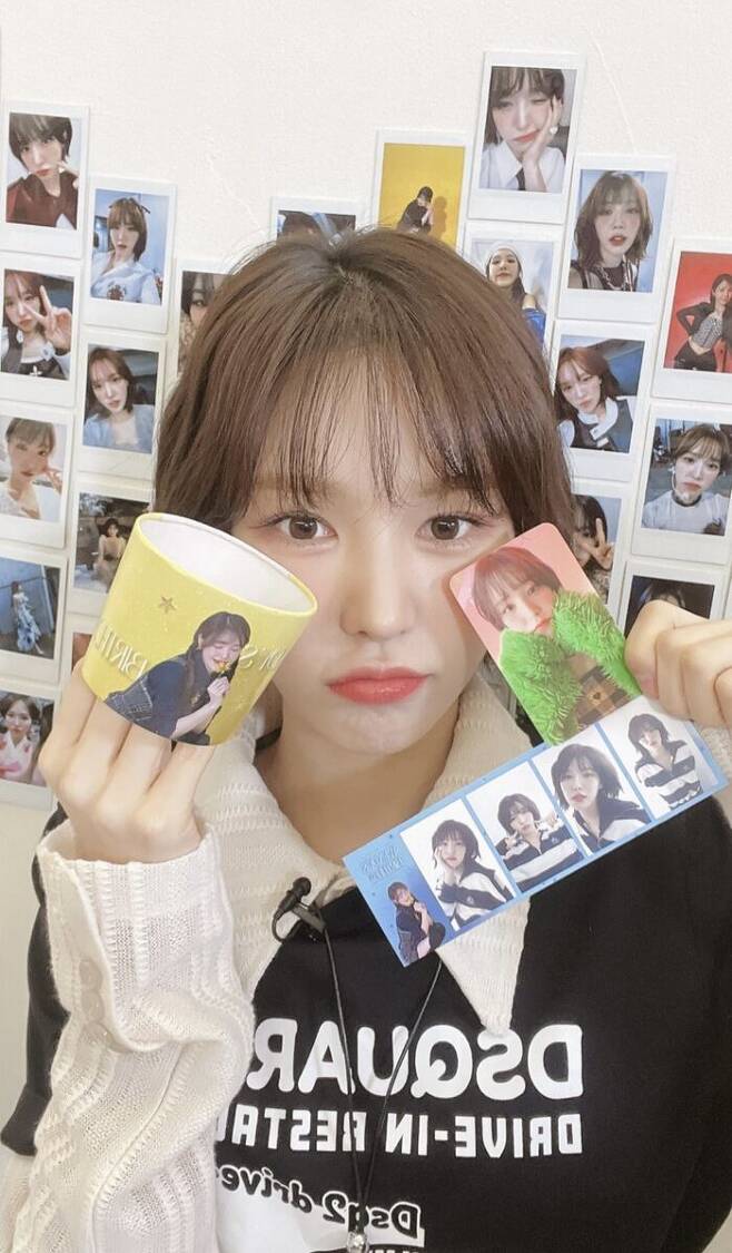 Group Red Velvet member Wendy draws attention by practicing extraordinary fan love.Ahead of his birthday, Wendy organized a two-day event to rent a cafe in Seongsu-dong, Seongdong-gu, Seoul, where fans can freely take photos by decorating them with their own undisclosed photos.In addition, Wendy provided 100 cups of coffee a day for free, and even prepared an event for fans to write down their worries and wishes for Wendy. The fans said, Wendy is famous for her love of fans, but I did not know how to prepare it.He responded that he was impressed.Wendy made a big deal with SBS Radio Wendys Young Street and treated the fans who came to the station with care.
