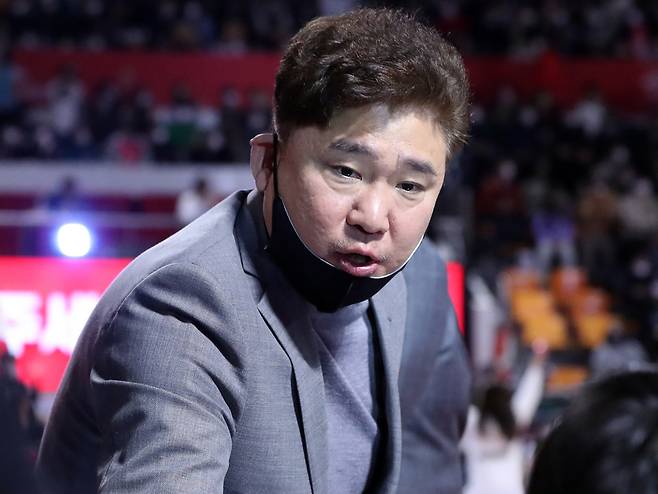 프로농구 캐롯 김승기 감독이 KBL 재정위원회에서 친정팀인 KGC인삼공사를 비방했는지 심의를 받는다. [KBL 제공]