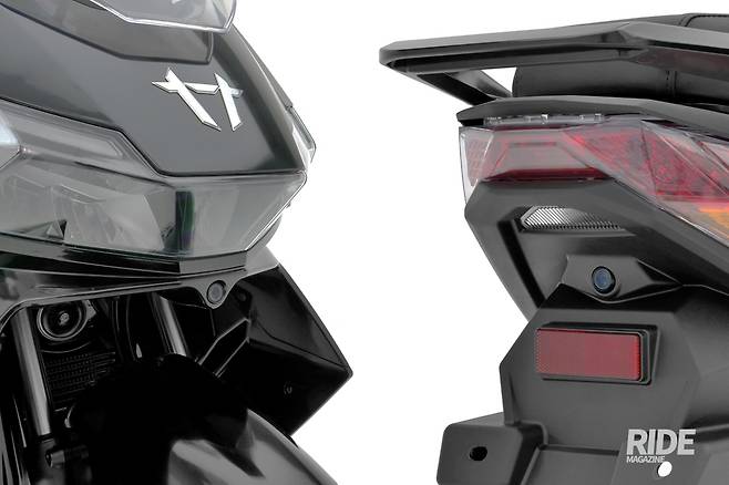 앞뒤 2채널 블랙박스가 기본 사양으로 구성됐다