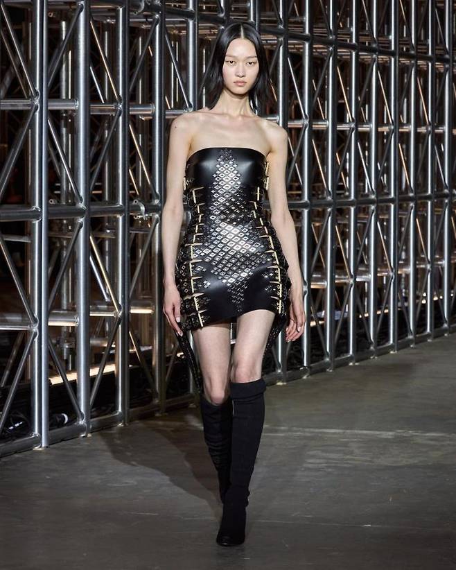 디온 리 2023 F/W 컬렉션