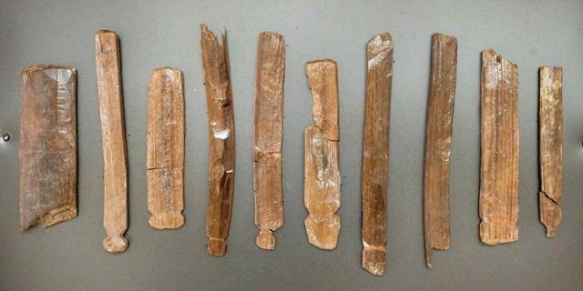 팔거산성 목조집수지 안에서 발견된 목간. 대구 북구 제공