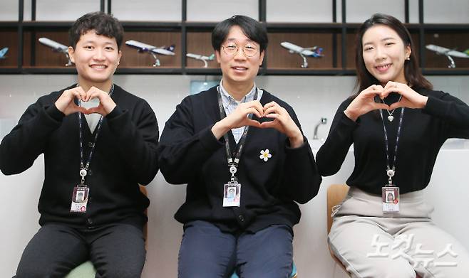 왼쪽부터 정욱진 조영직 박지은 관제사. 박정섭 기자