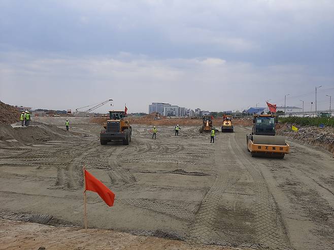 방글라데시 다카 공항 활주로 지반 공사 현장 모습/제공=삼성물산